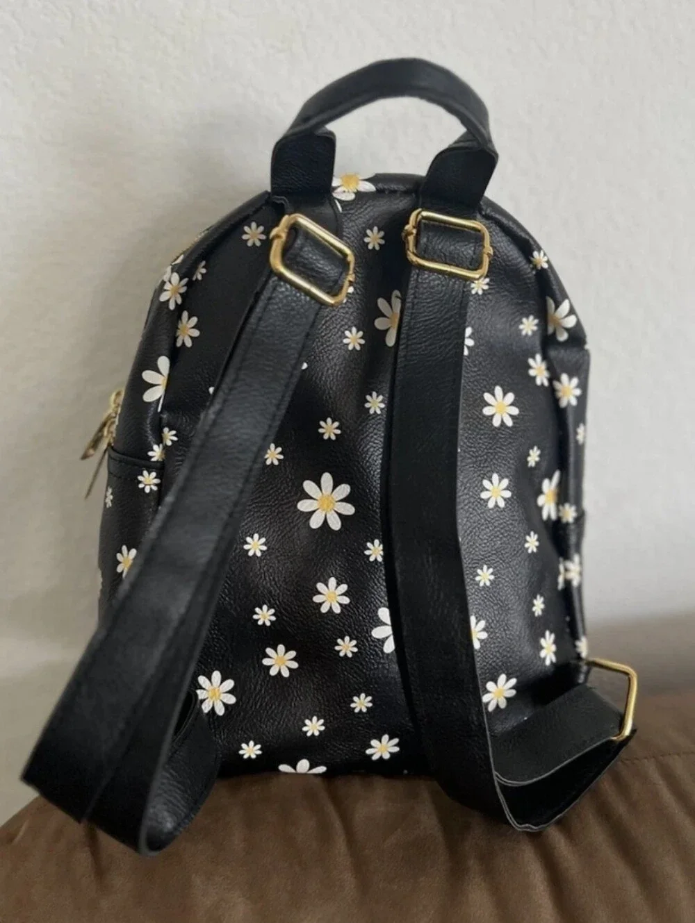 NWT-Jessica Simpson Black Daisy Mini Backpack W/ Gold Hardware Plus 2 Charms.